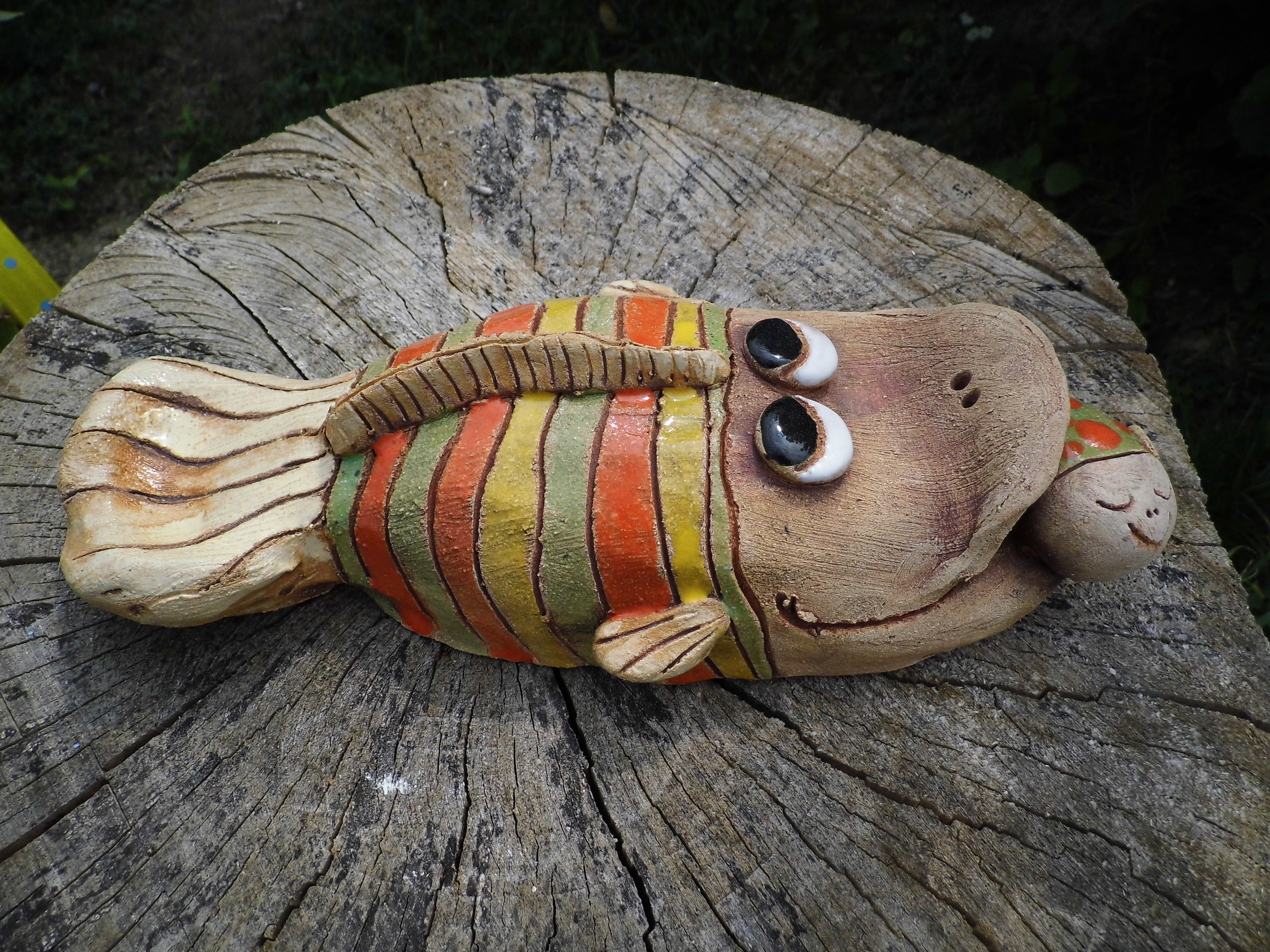 veselá rybí máma-glazovaná keramika cca 25cmd,650.-Kč